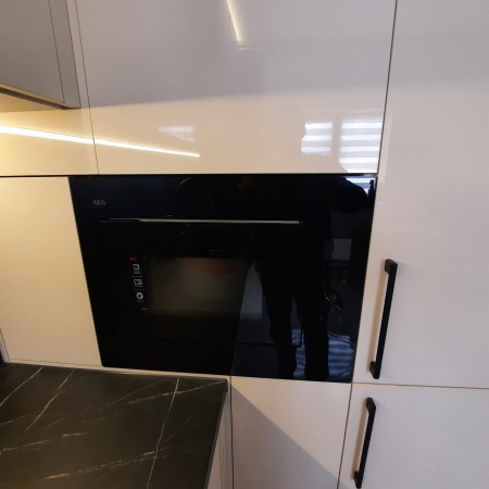 Современная угловая кухня 